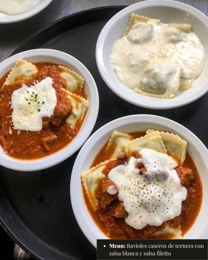 Ravioles caseros de ternera con salsa blanca y filetto